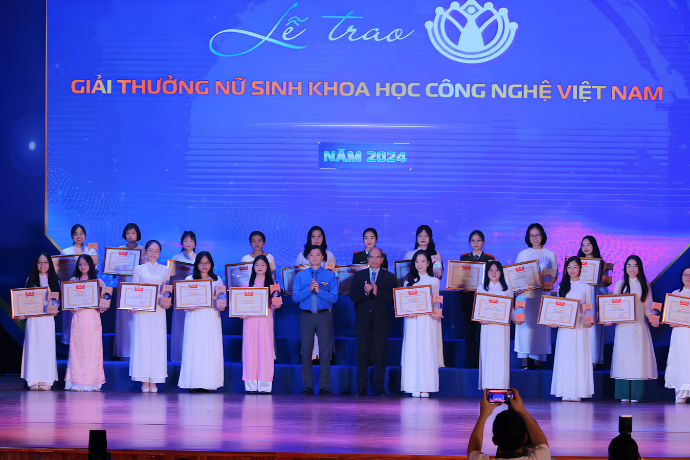PHÁT ĐỘNG GIẢI THƯỞNG NỮ SINH KHOA HỌC CÔNG NGHỆ VIỆT NAM NĂM 2025
