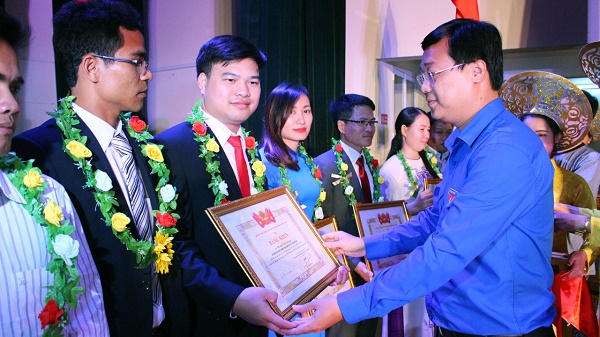 tuyen-duong-doi-vien-tieu-bieu du-an-tuyen-chon-600-tri-thuc-tre-lam-pho-chu-tich-xa2.jpg